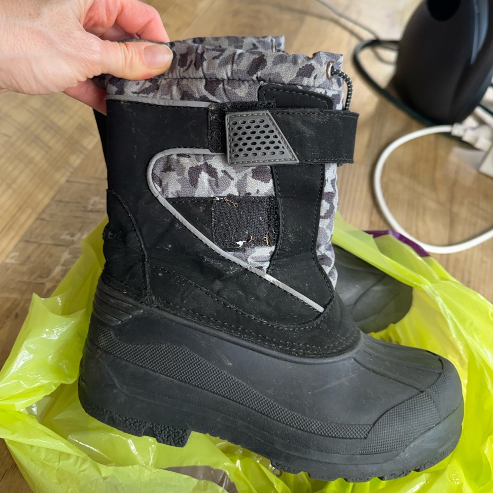 Lands’ End Black and Gray Winter Boots size 1